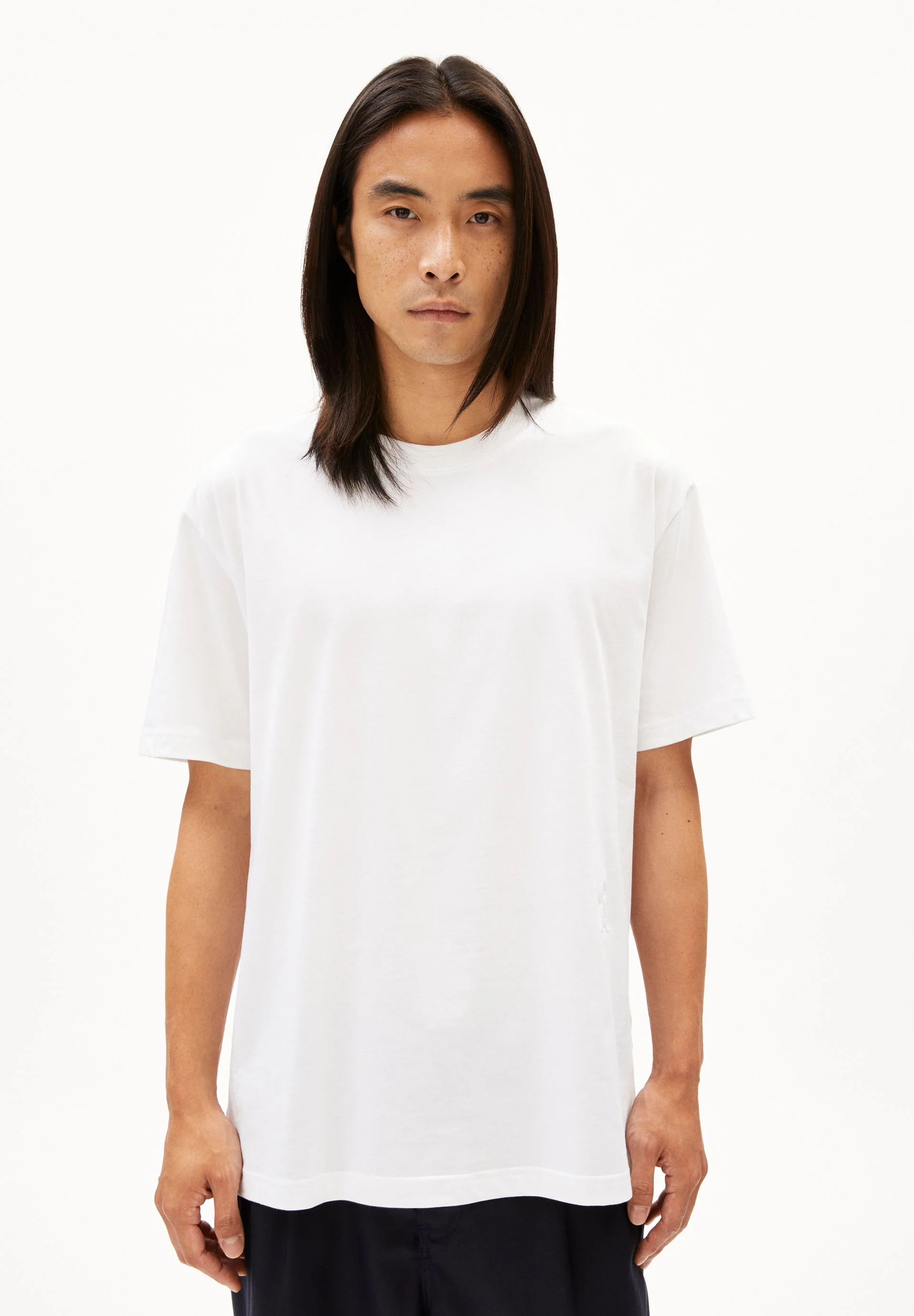 AADRU | white