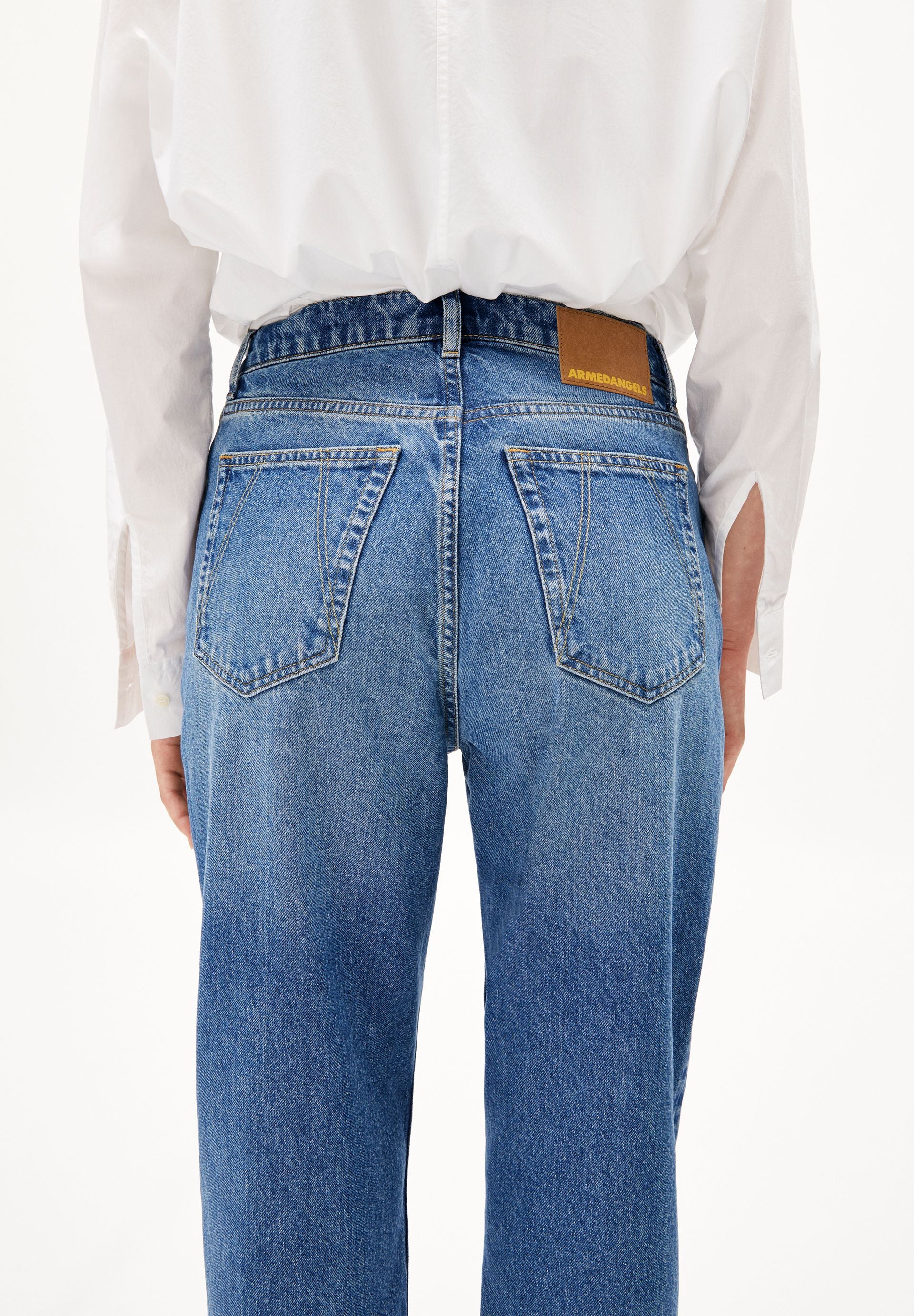 AAIKALA HIGH WAIST STRAIGHT JEANS | crunchy - Image 3