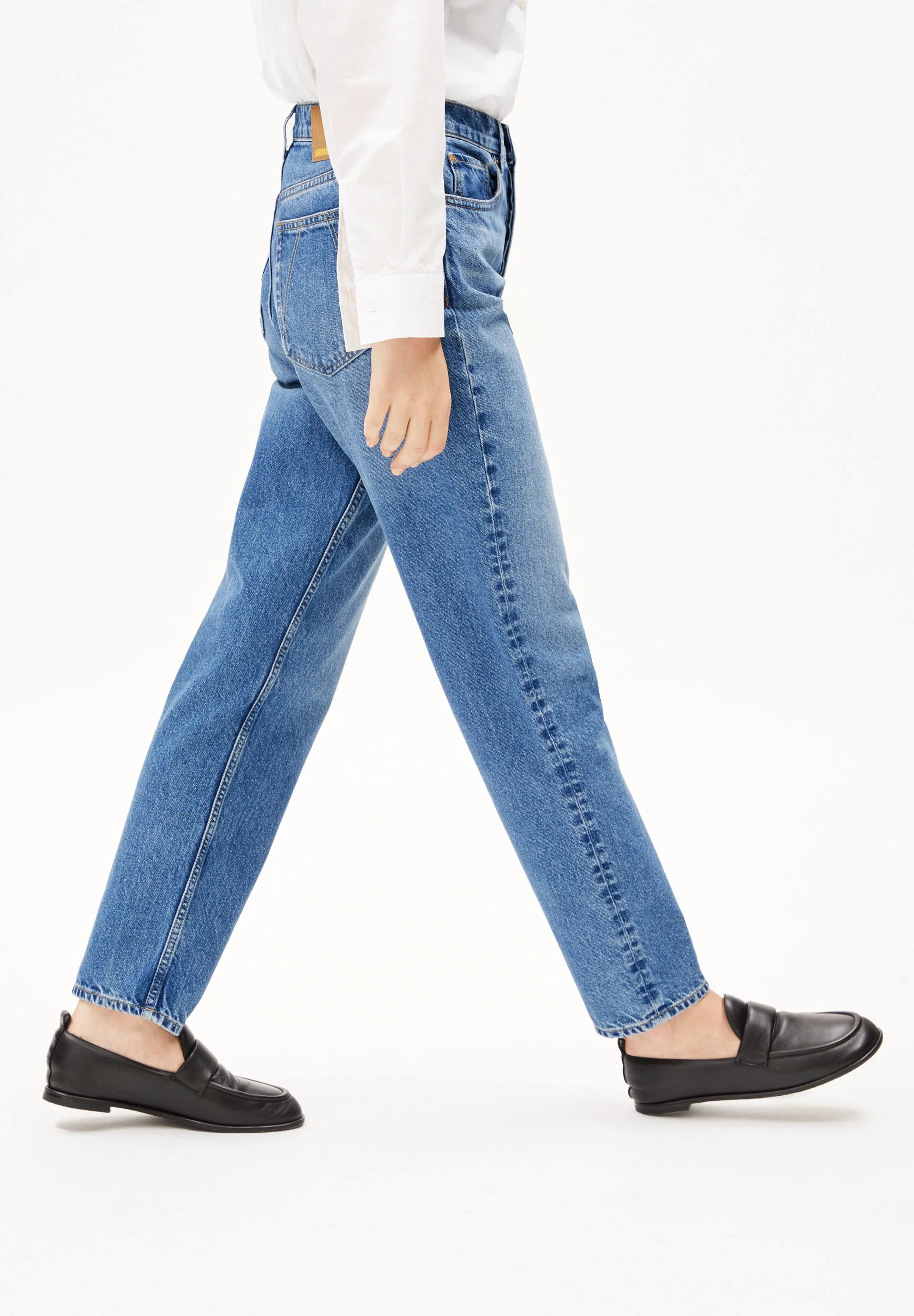 AAIKALA HIGH WAIST STRAIGHT JEANS | crunchy - Image 6