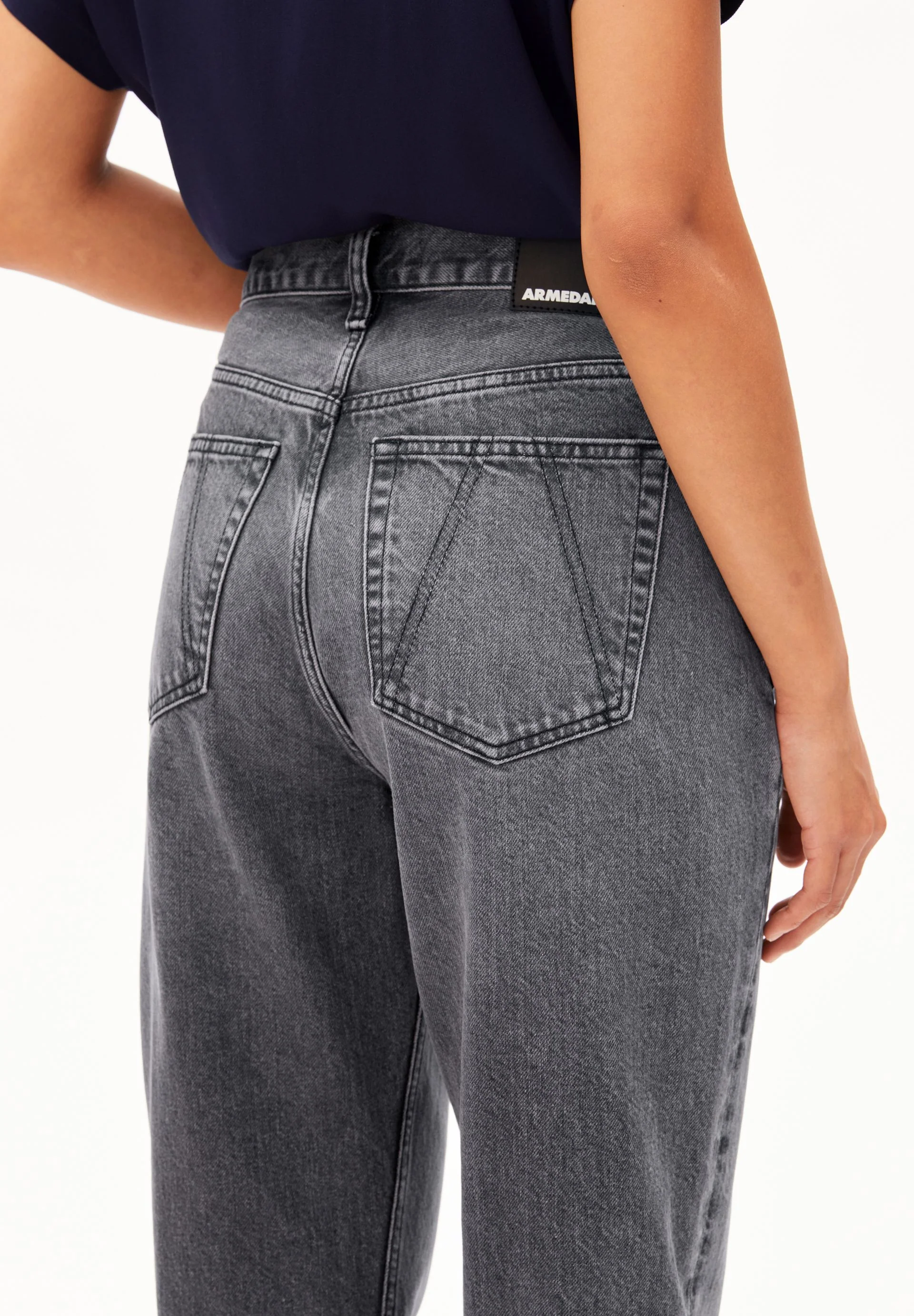 AAIKALA HIGH WAIST STRAIGHT JEANS | soft ash - Image 3