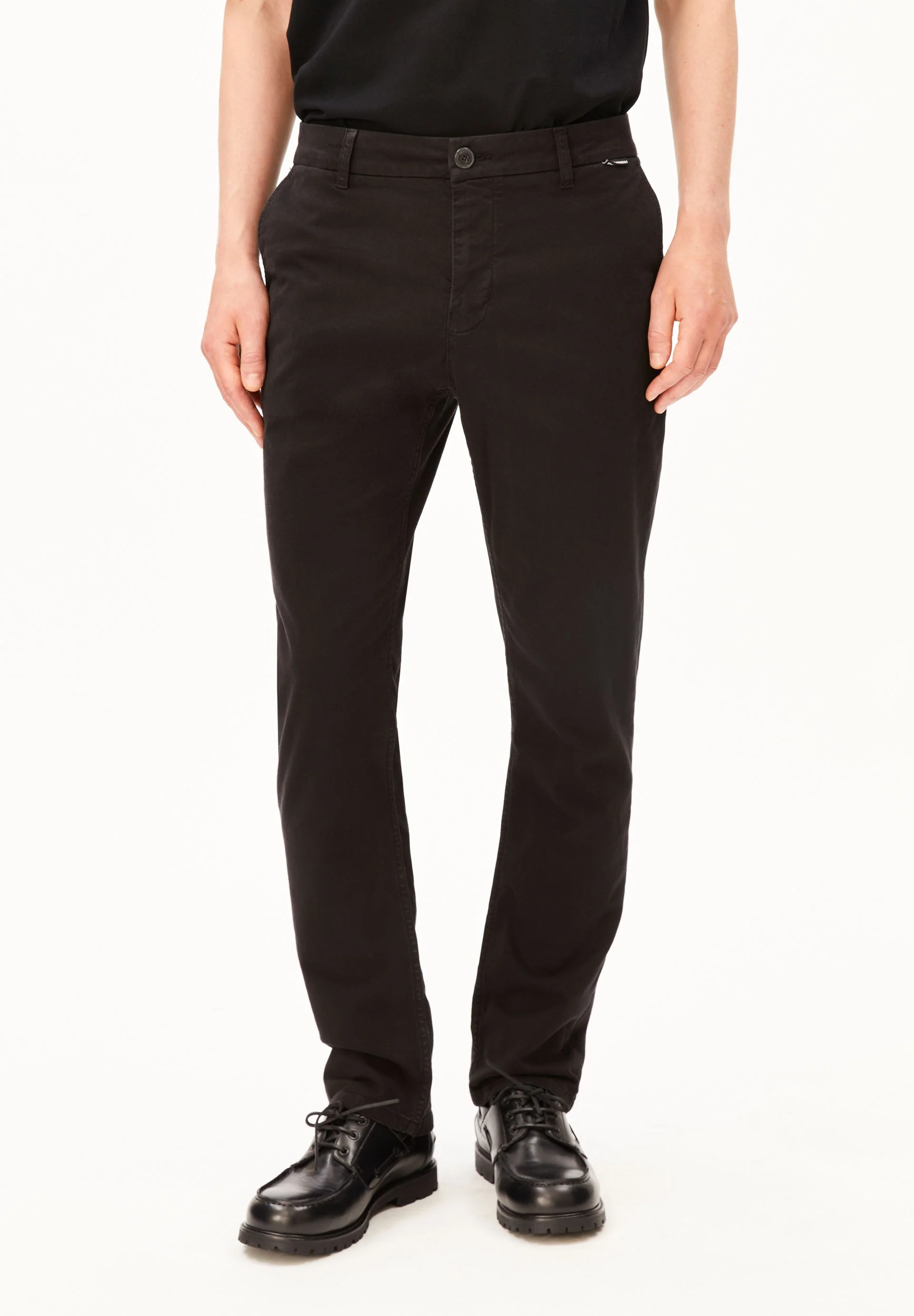 AASTER CHINOHOSE | black