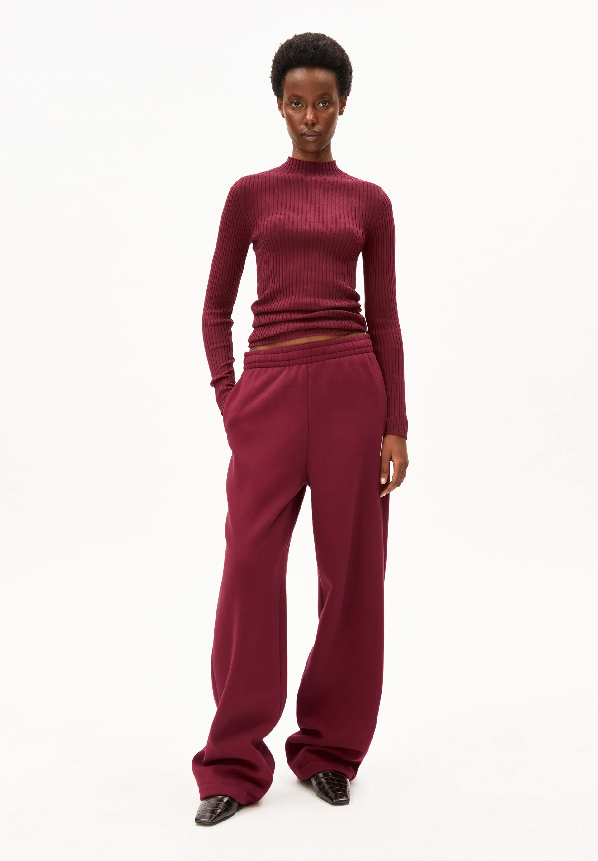 ALAANIA | velvet red - Image 5