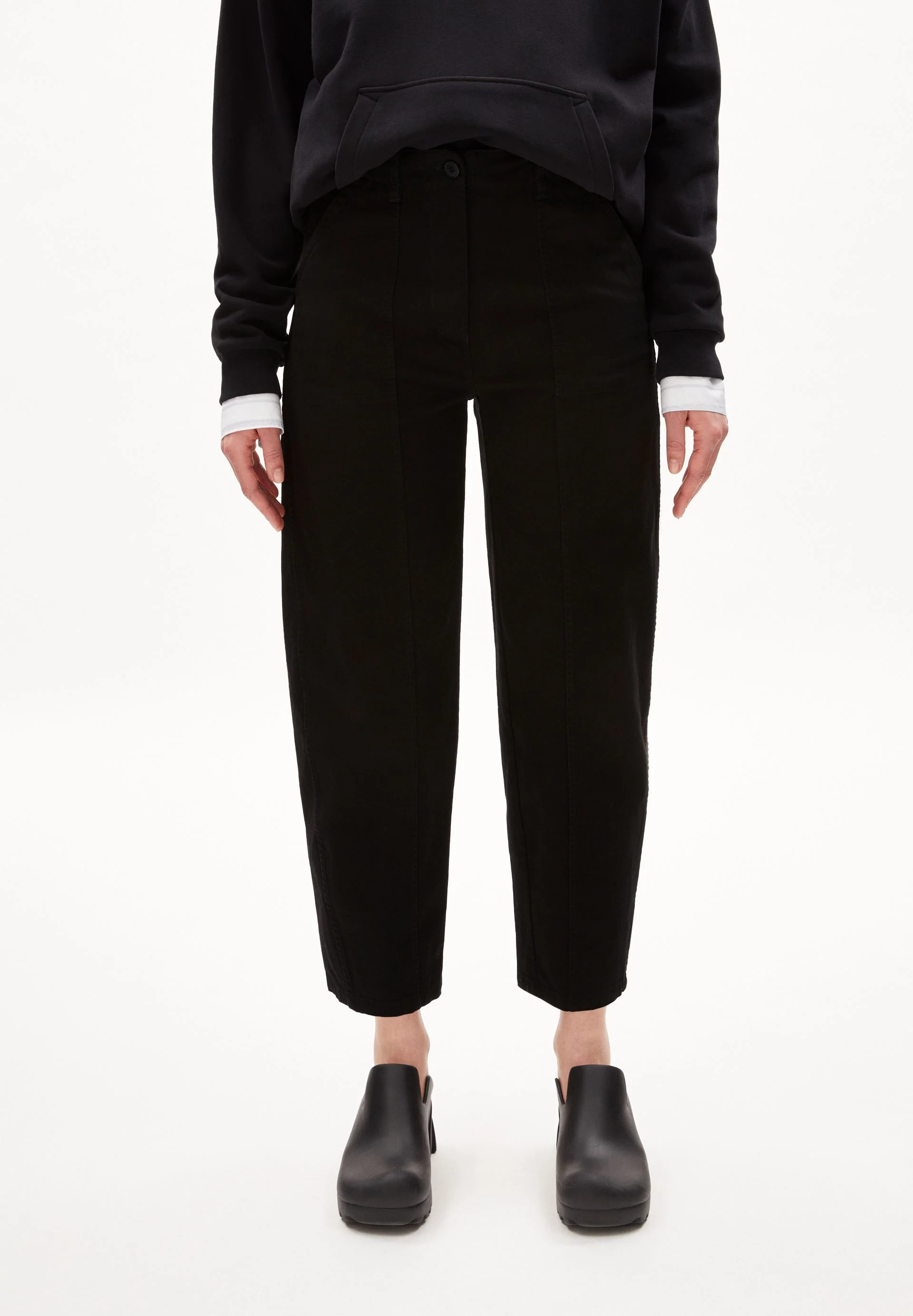 ARAAVI | black