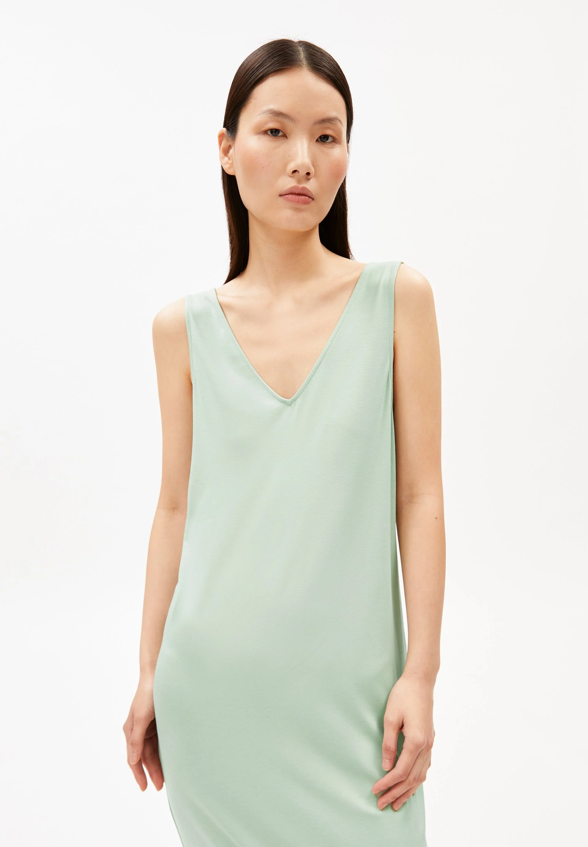 ÄRMELLOSES JERSEY-MIDI-KLEID | foam