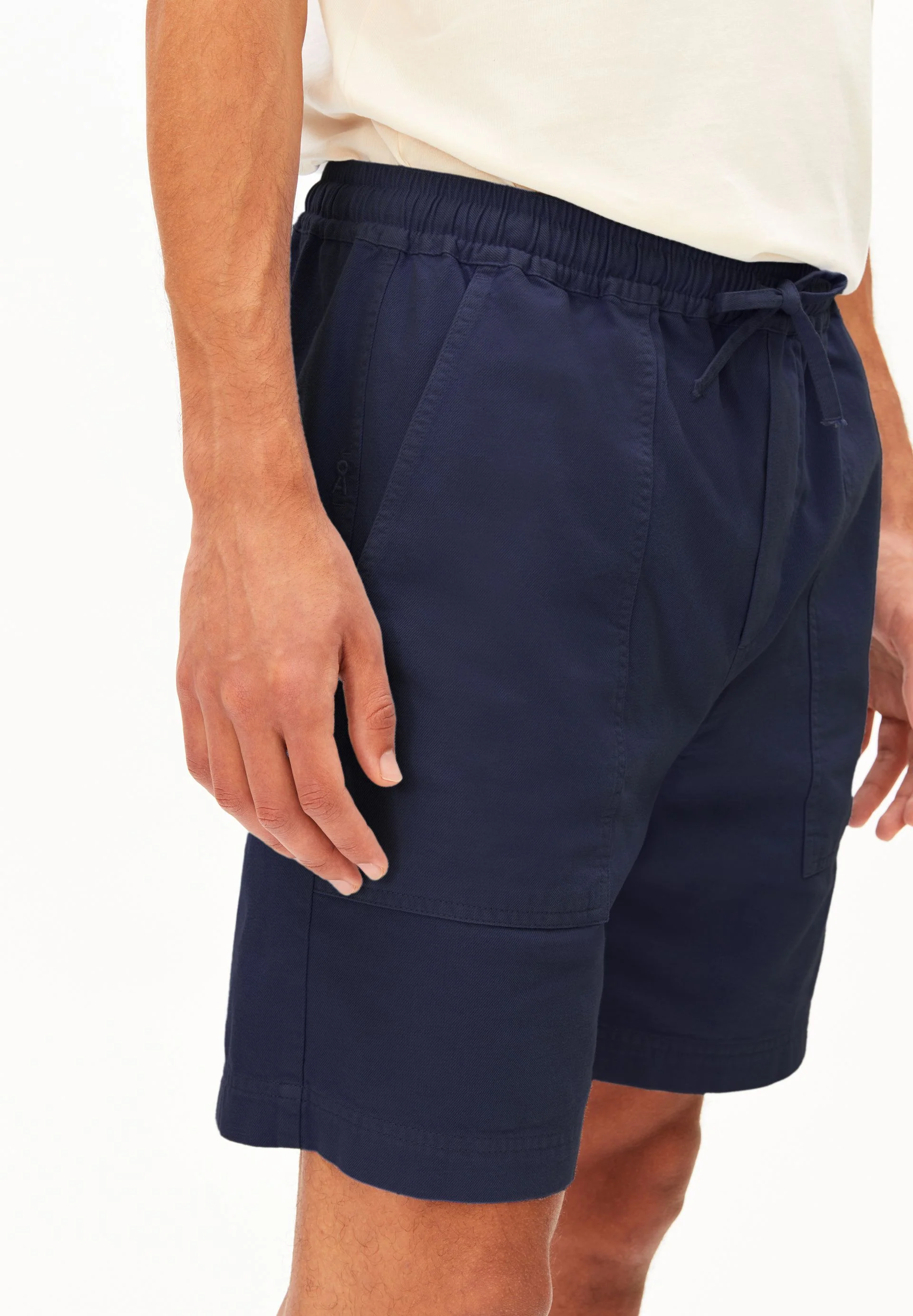 BAUMWOLL-LEINEN SHORTS | tinted navy - Image 3