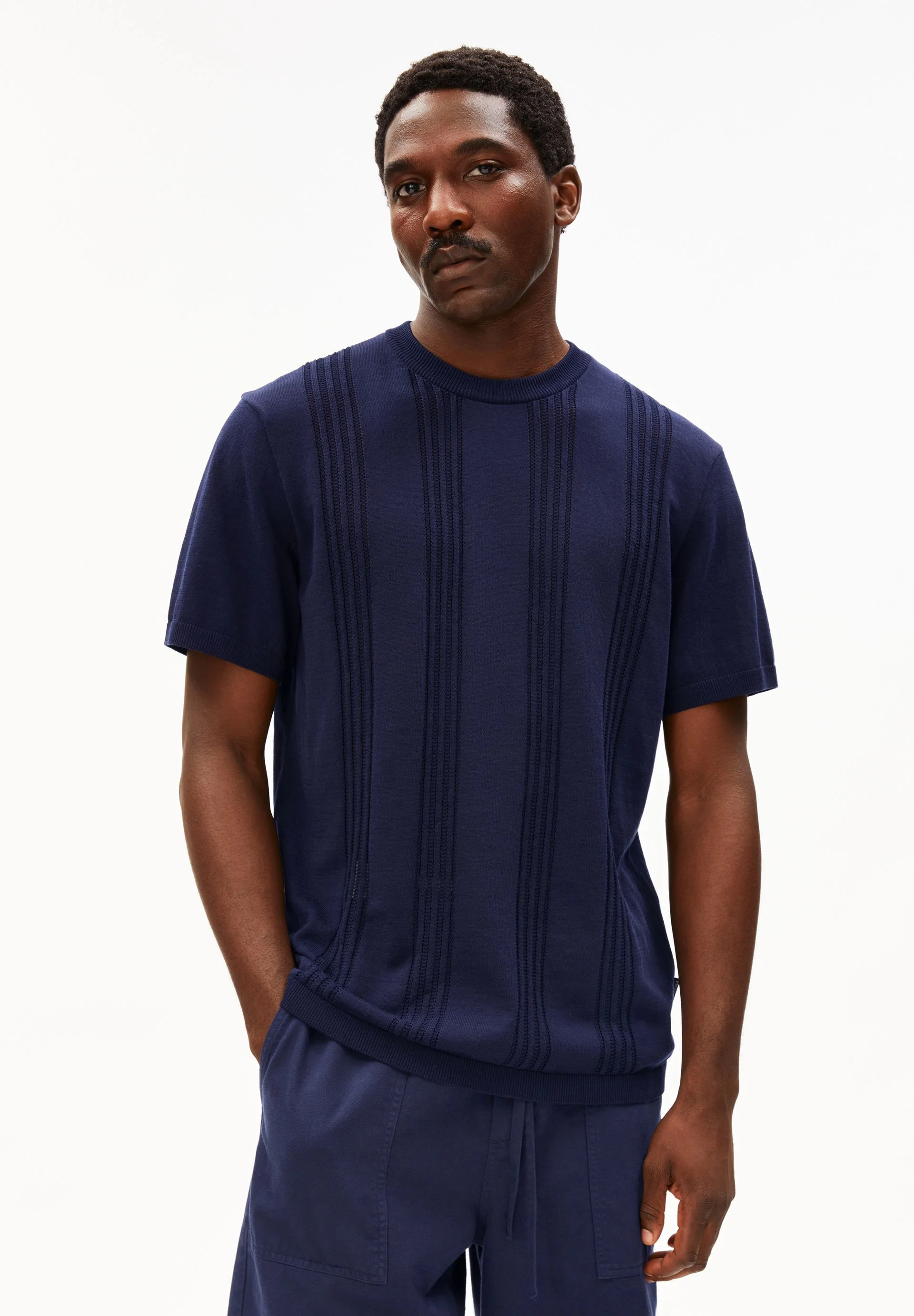 BAUMWOLL-STRICKSHIRT | tinted navy
