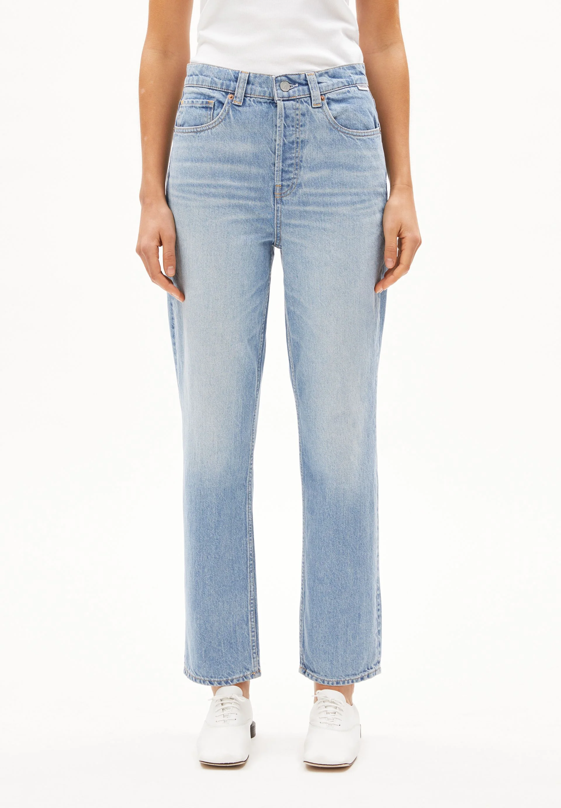 AAIKALA HIGH WAIST STRAIGHT JEANS | andromedar