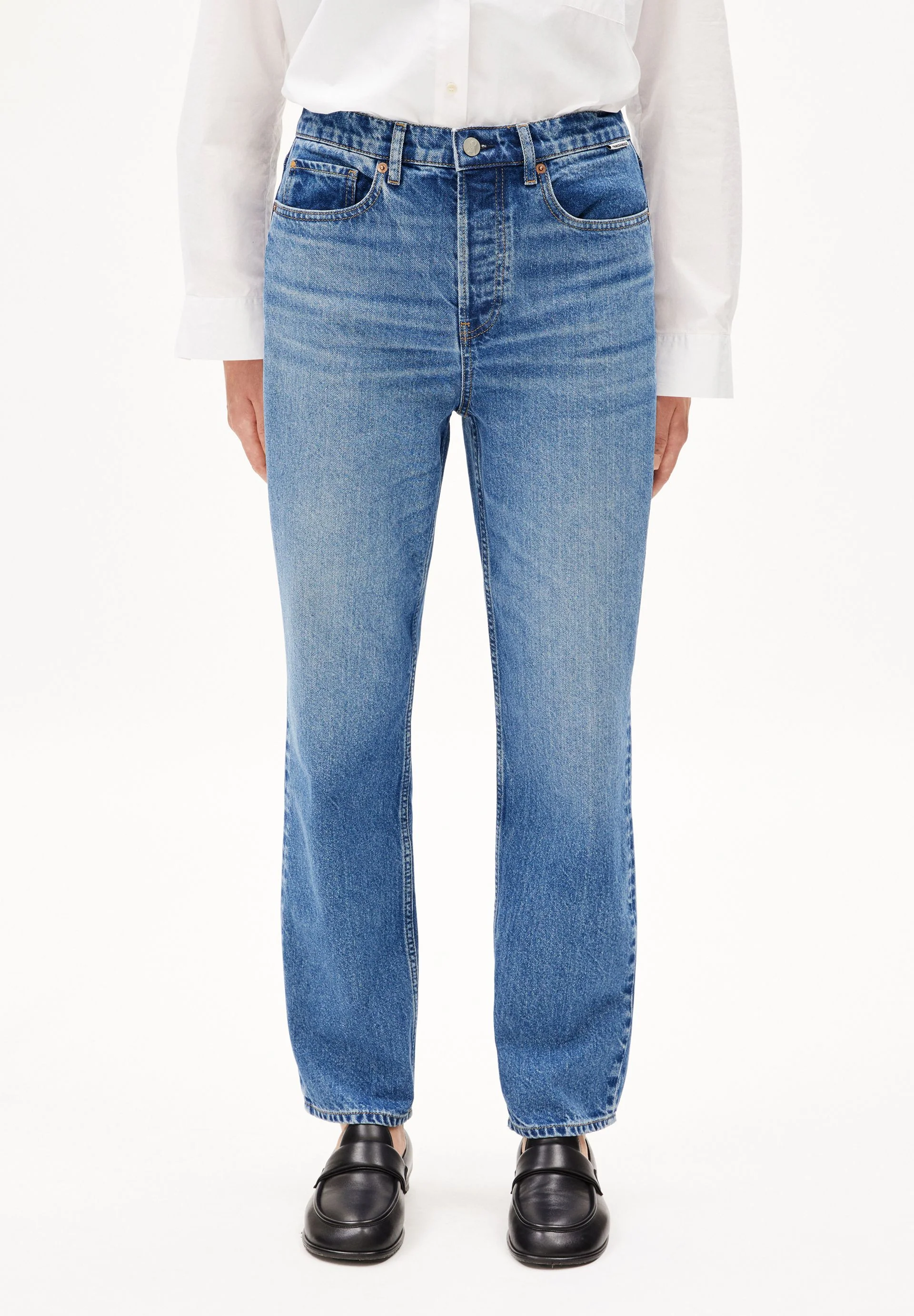 AAIKALA HIGH WAIST STRAIGHT JEANS | crunchy