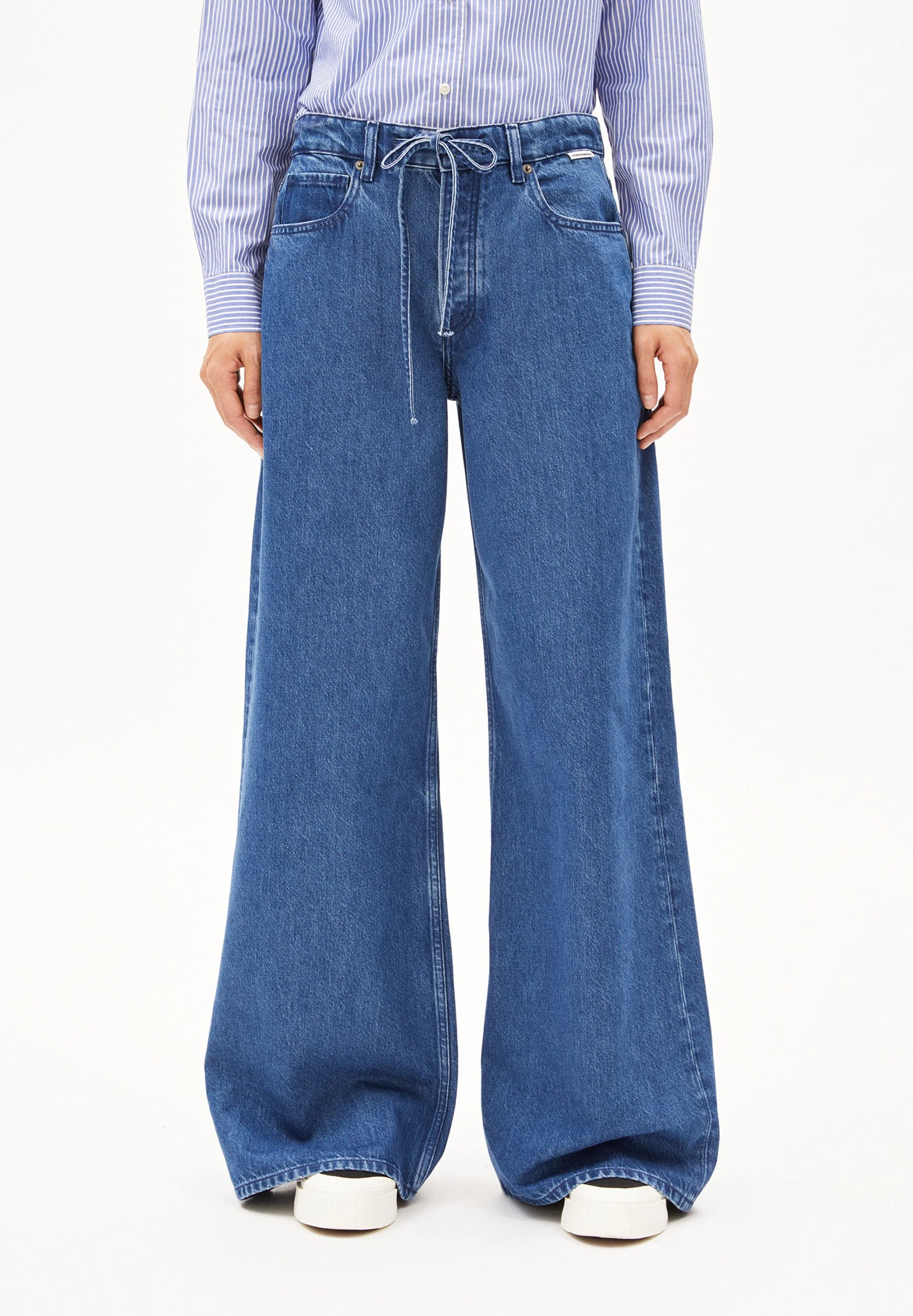 ASTRAEAAS MID WAIST WIDE JEANS | hummingbird
