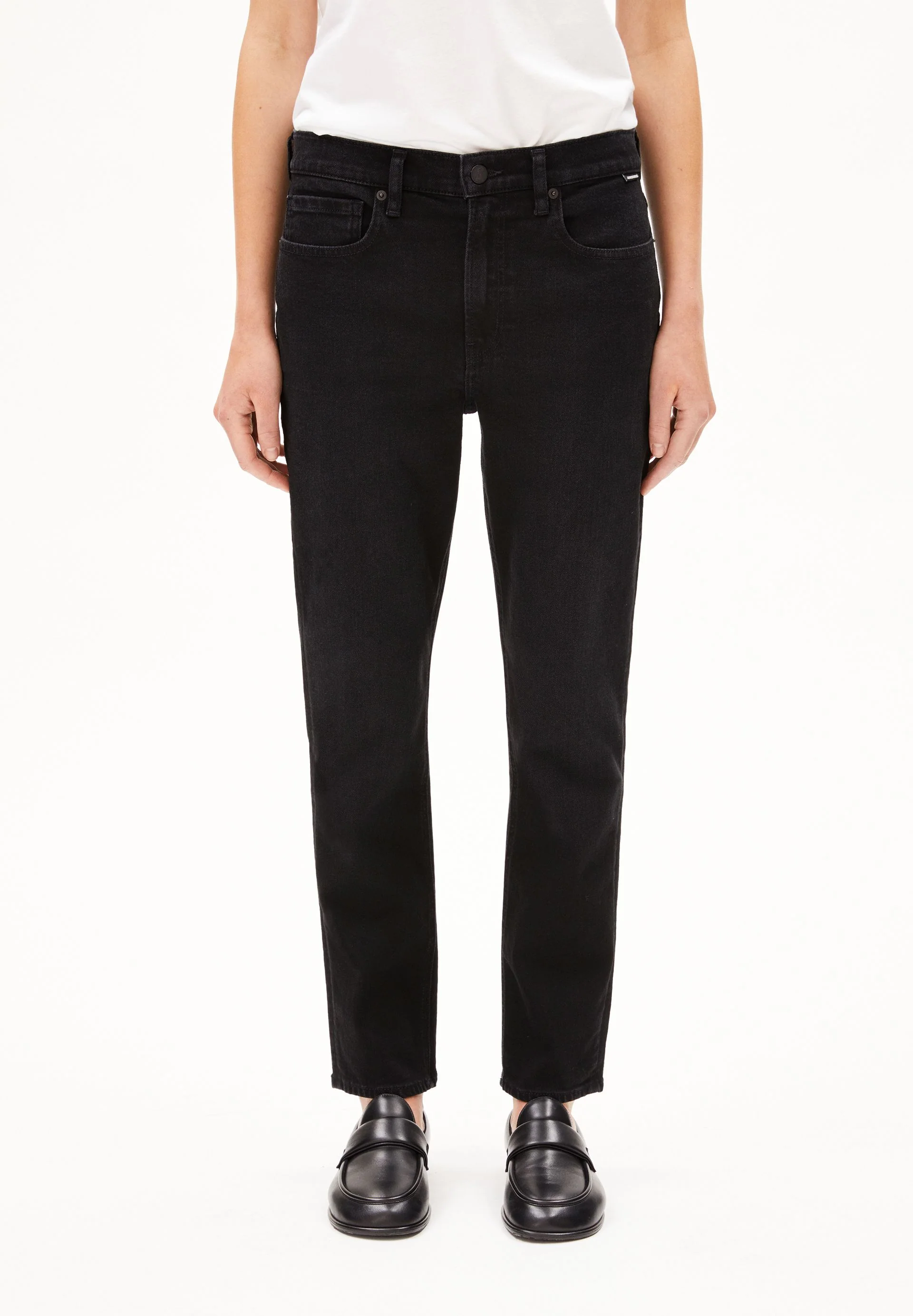 CAYAA TARPA LOW BOYFRIEND JEANS | ebony