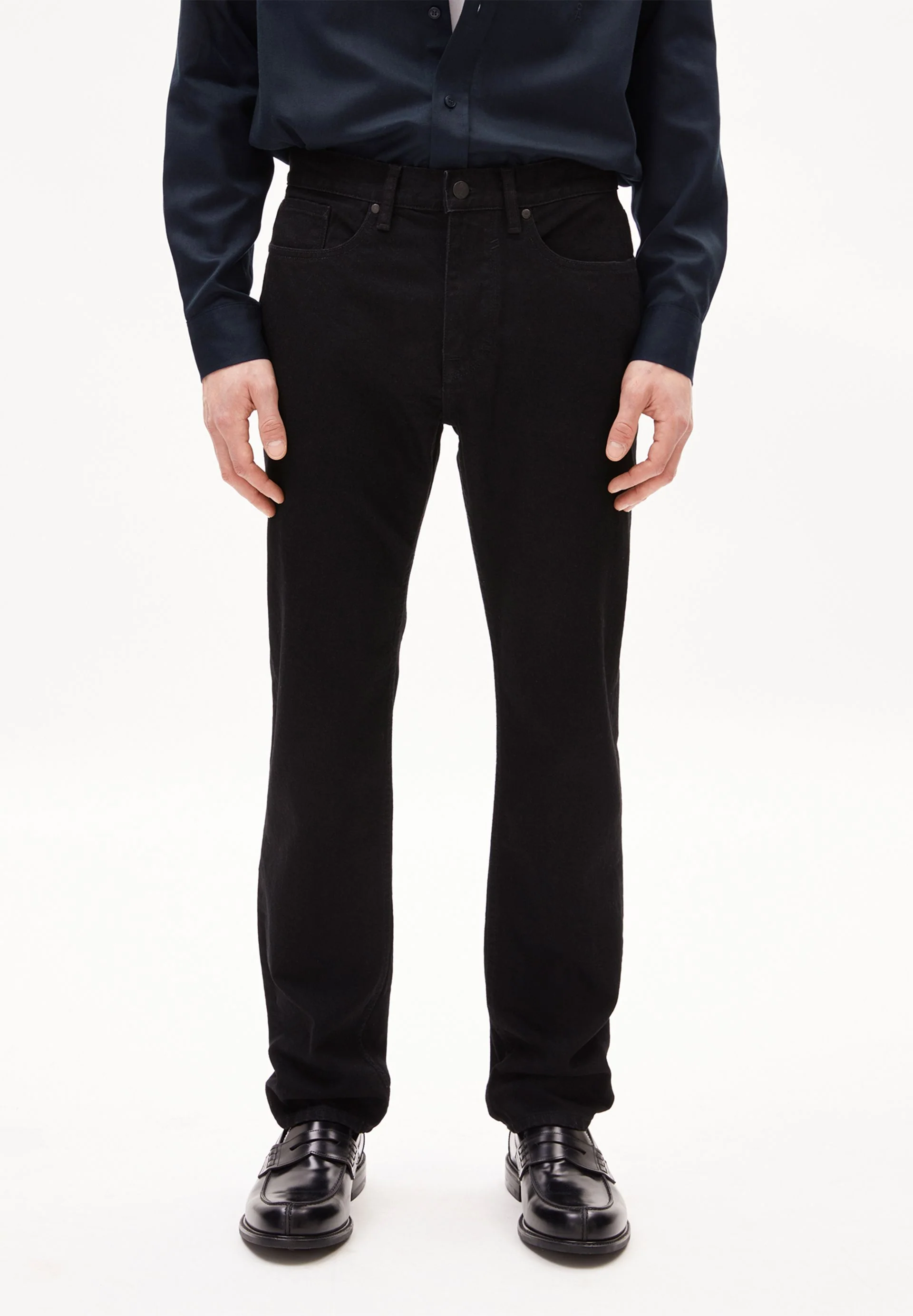 DYLAANO | solid black
