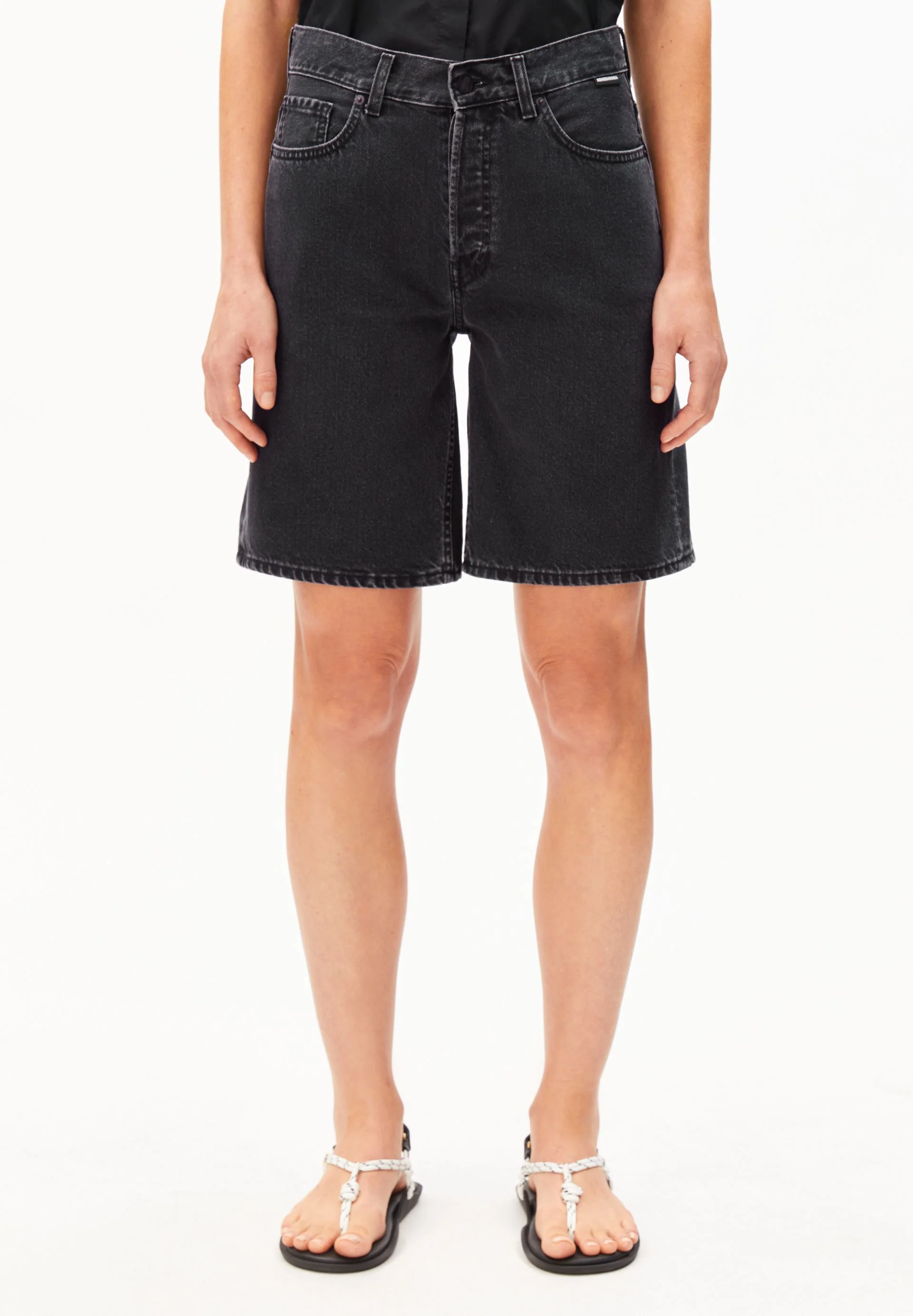 THAALINA MID WAIST JEANS-SHORTS | ebony black