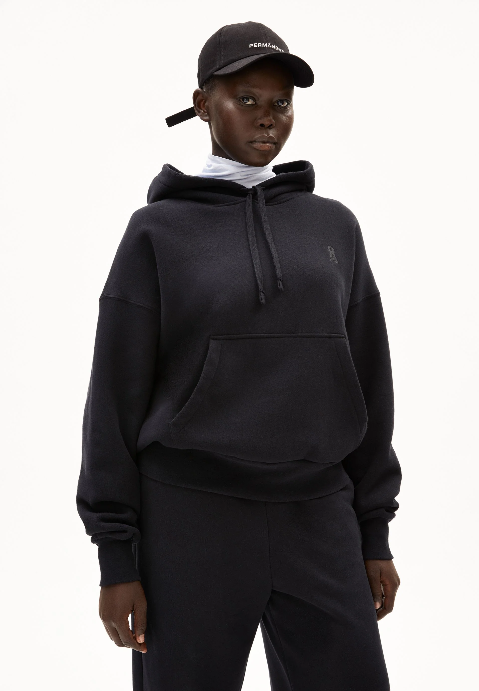 FRANCISARAA | black