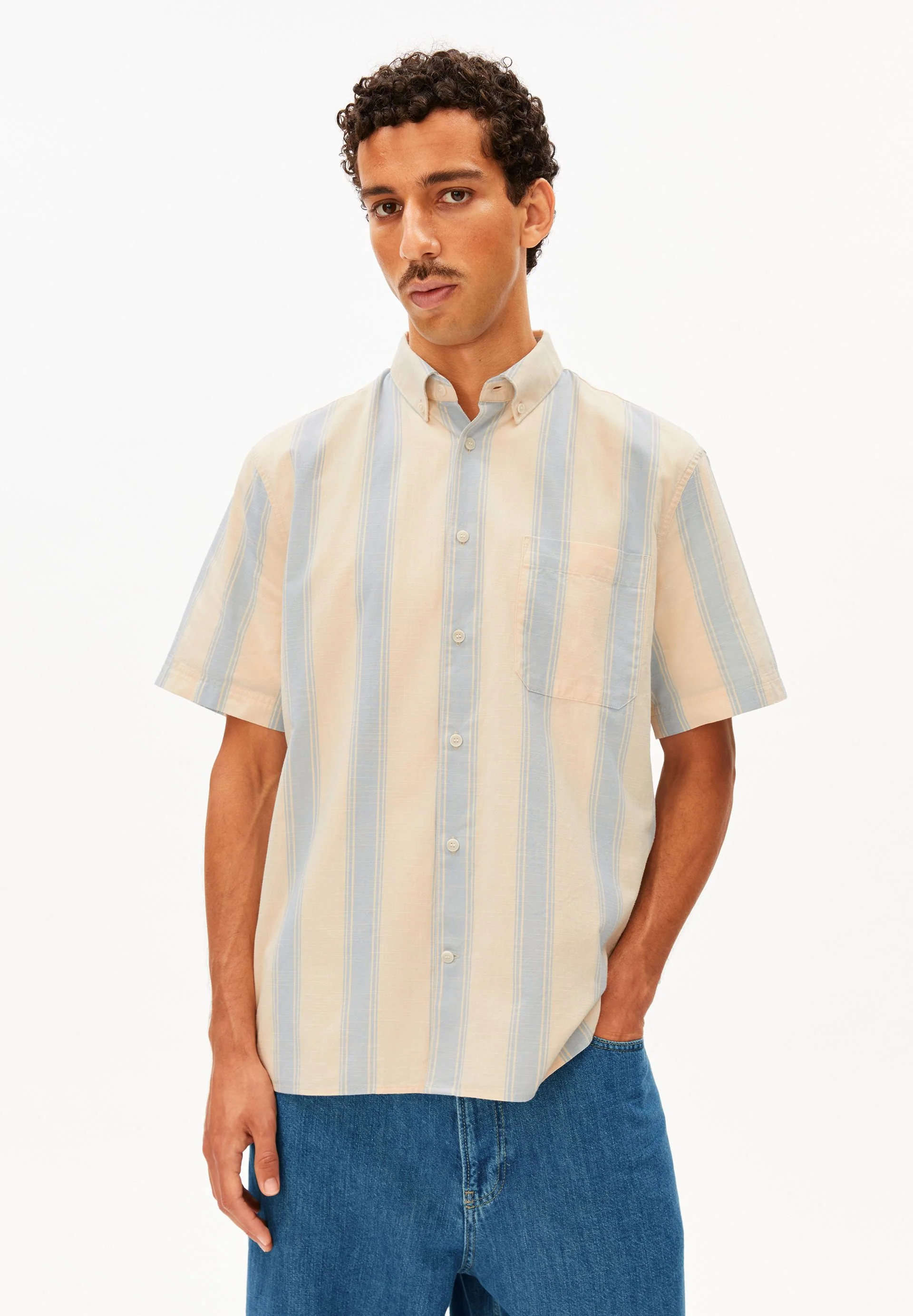 GESTREIFTES KURZÄRMLIGES SHIRT