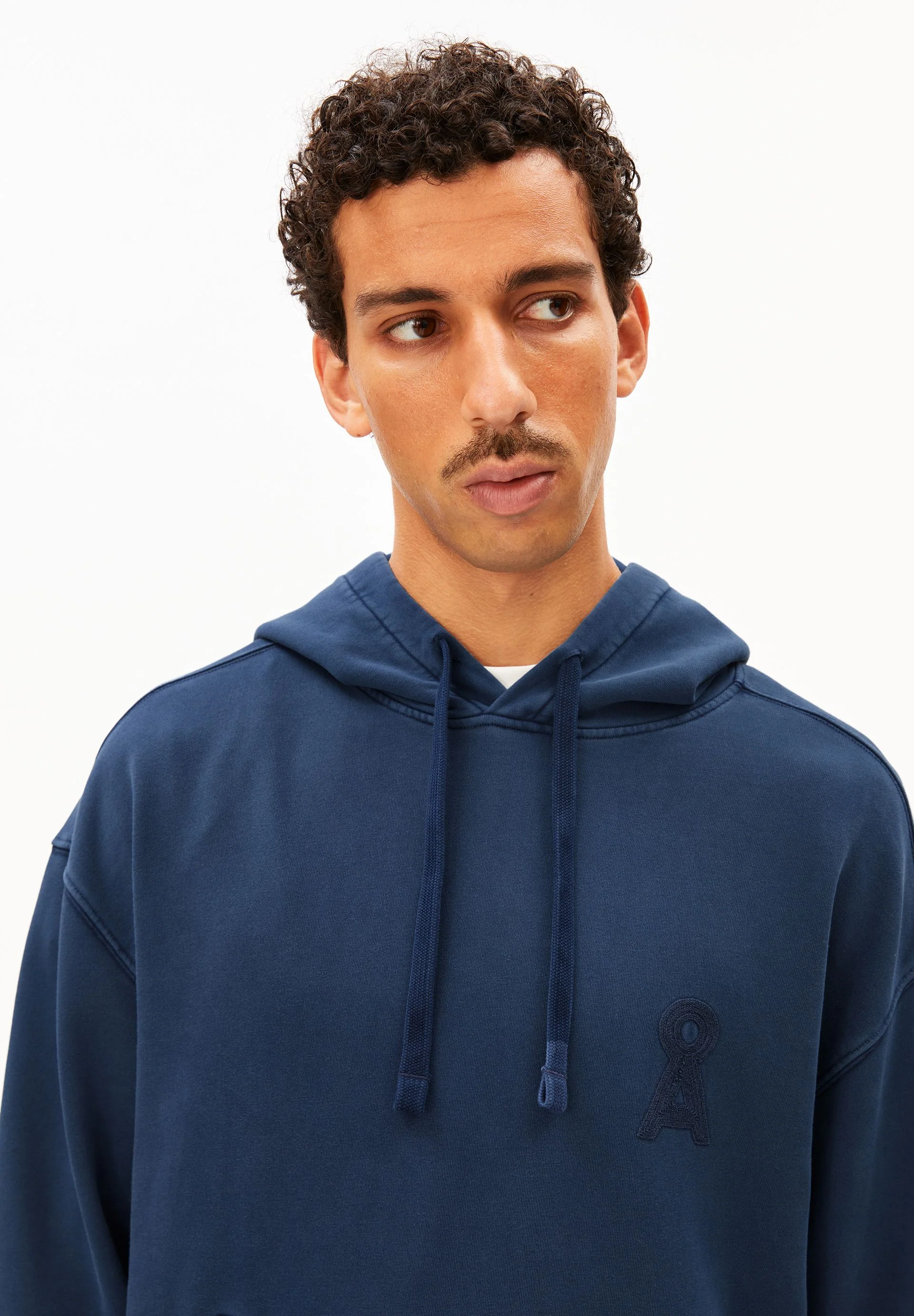 ICONIC Å GMT DYE HOODIE | tinted navy washed - Image 3