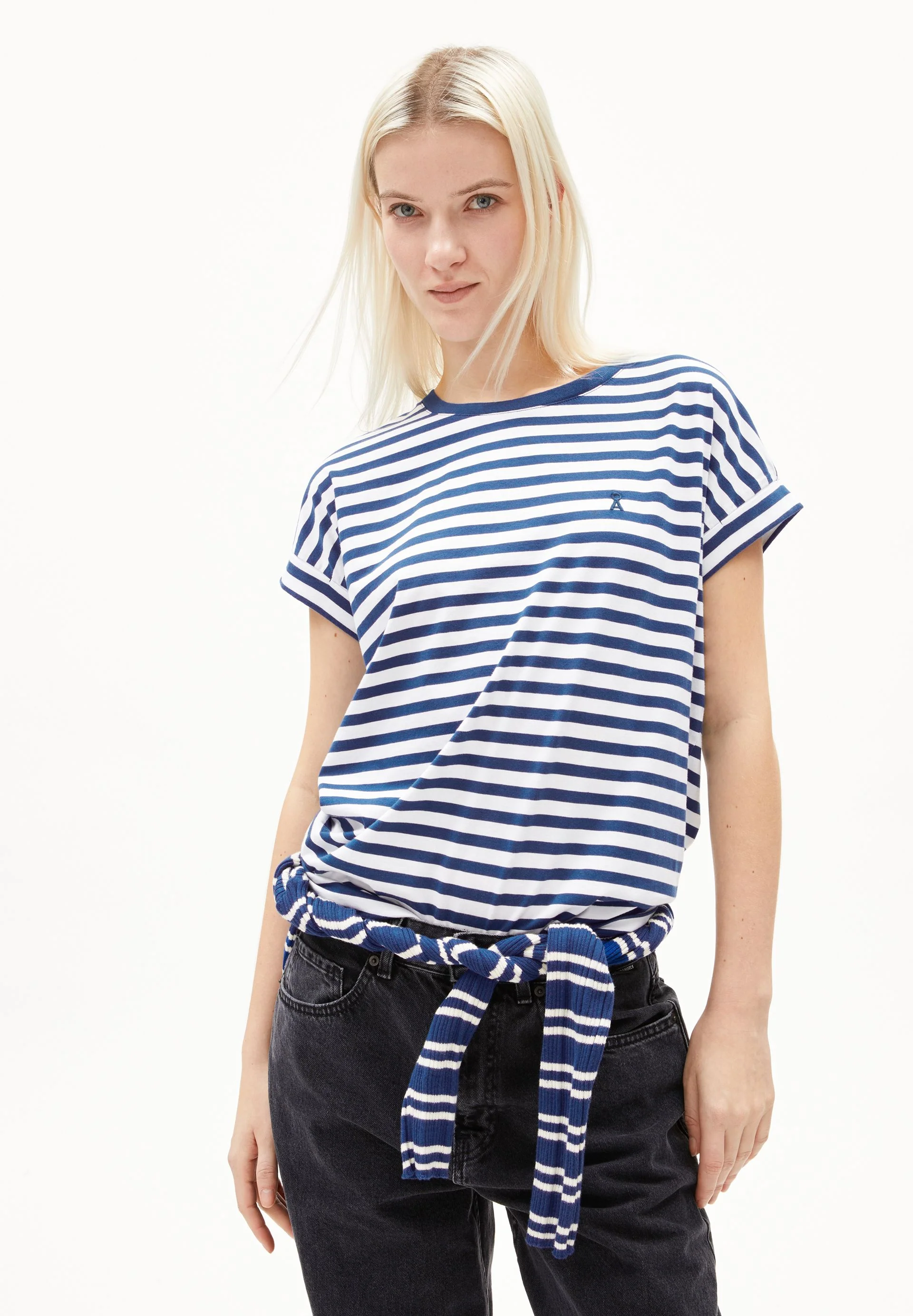 IDAARA GESTREIFTES T-SHIRT | white-lapis blue