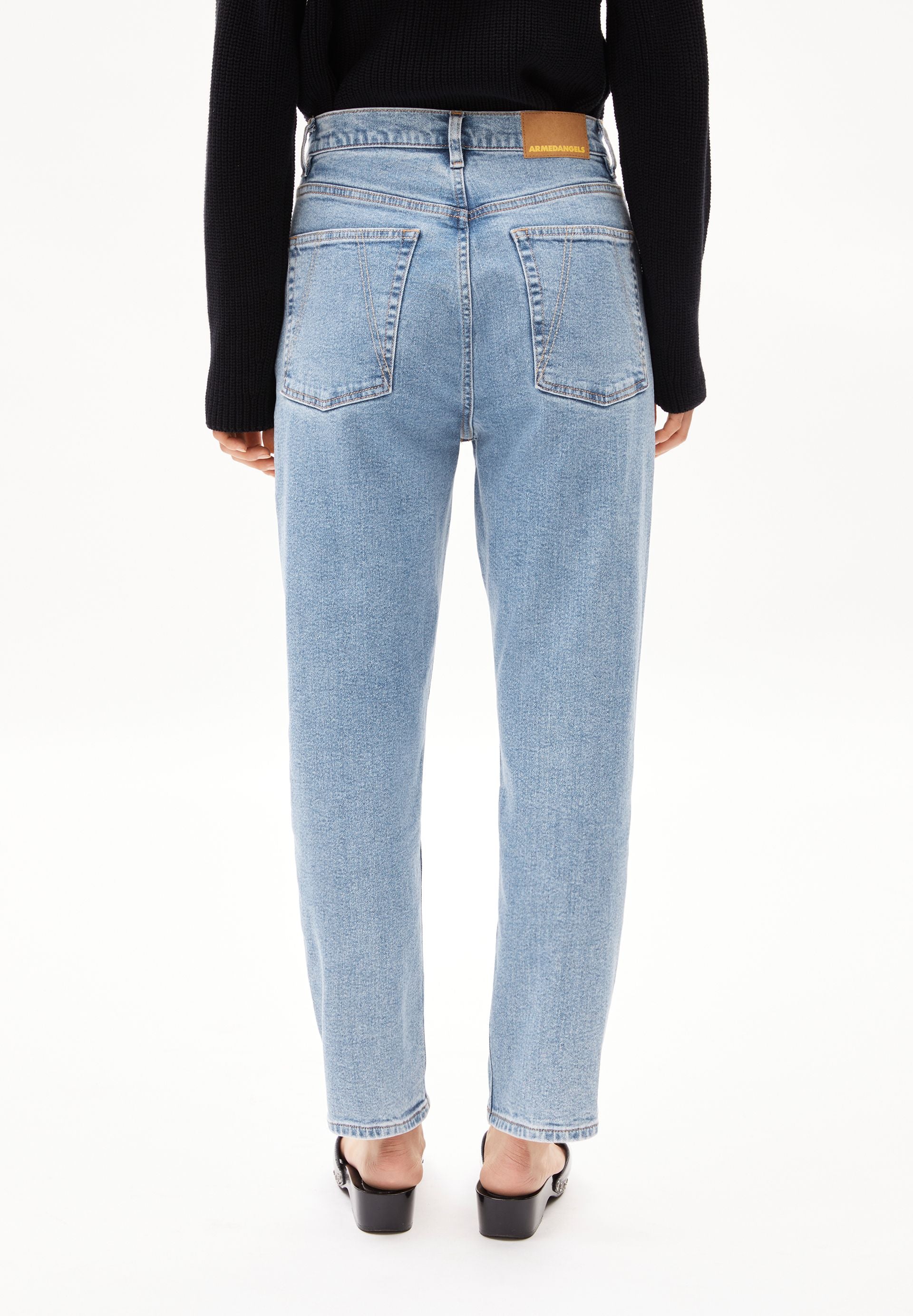 MAIRAA HIGH WAIST MOM JEANS | europie - Image 2