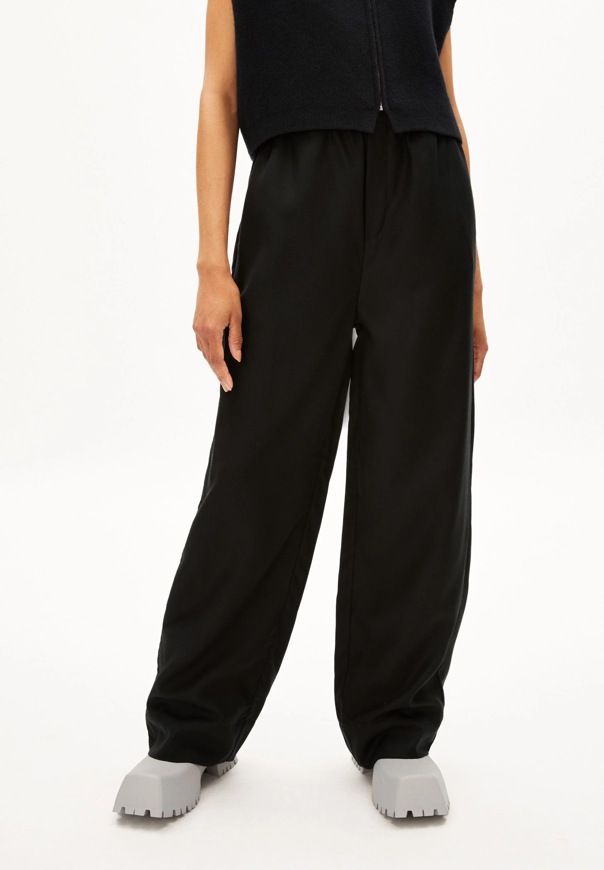 NOVAALIE | black