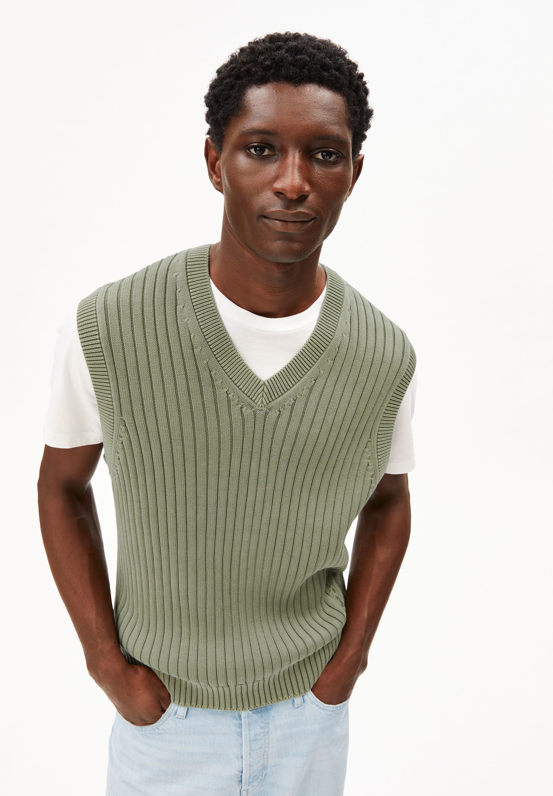 PIGMENT DYE SLEEVELESS VEST