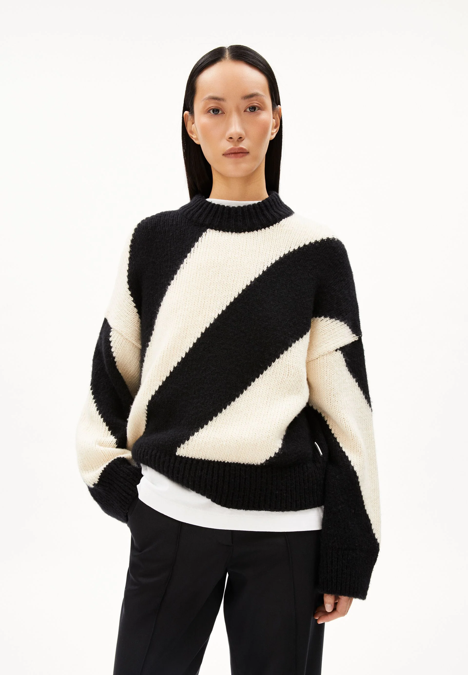 SADNAA STRIPES | oatmilk-black