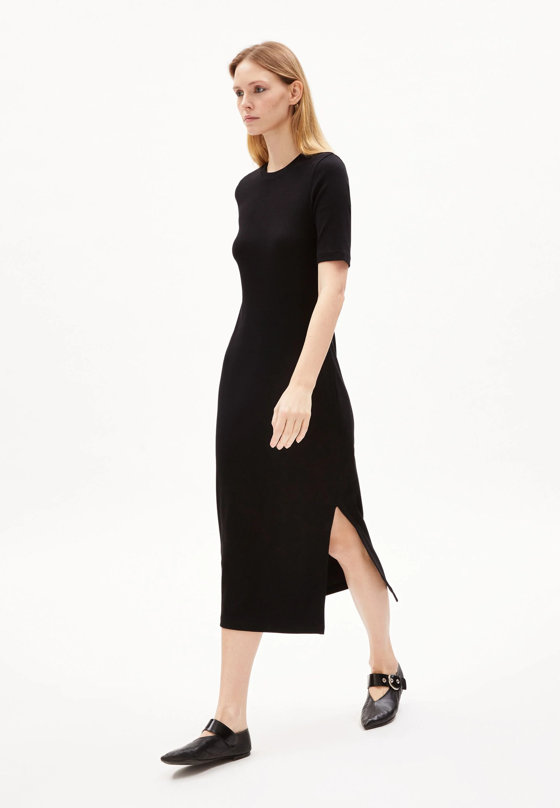 SEHAARAA | black