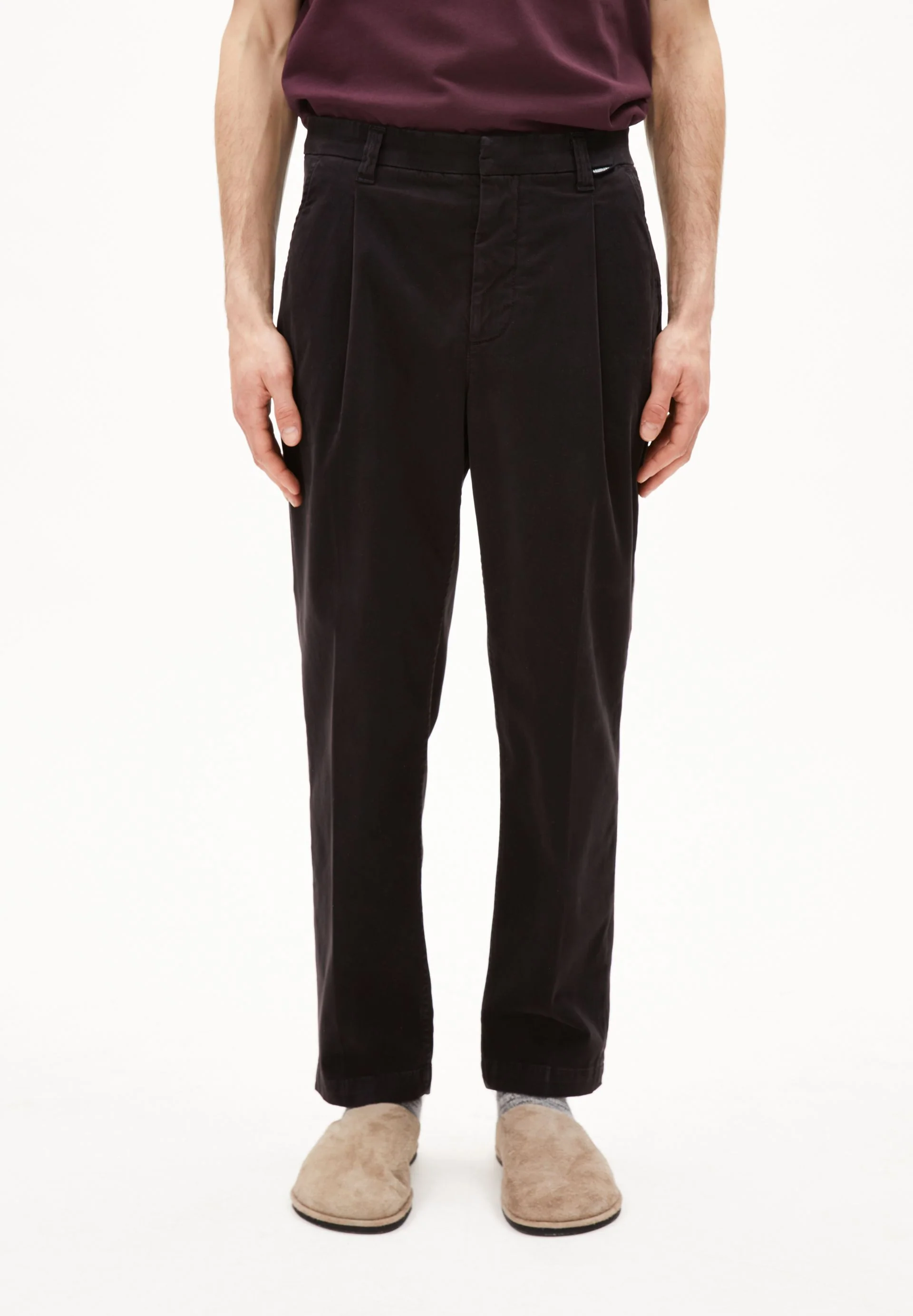 TAAMIR PLEATED CHINO PANT