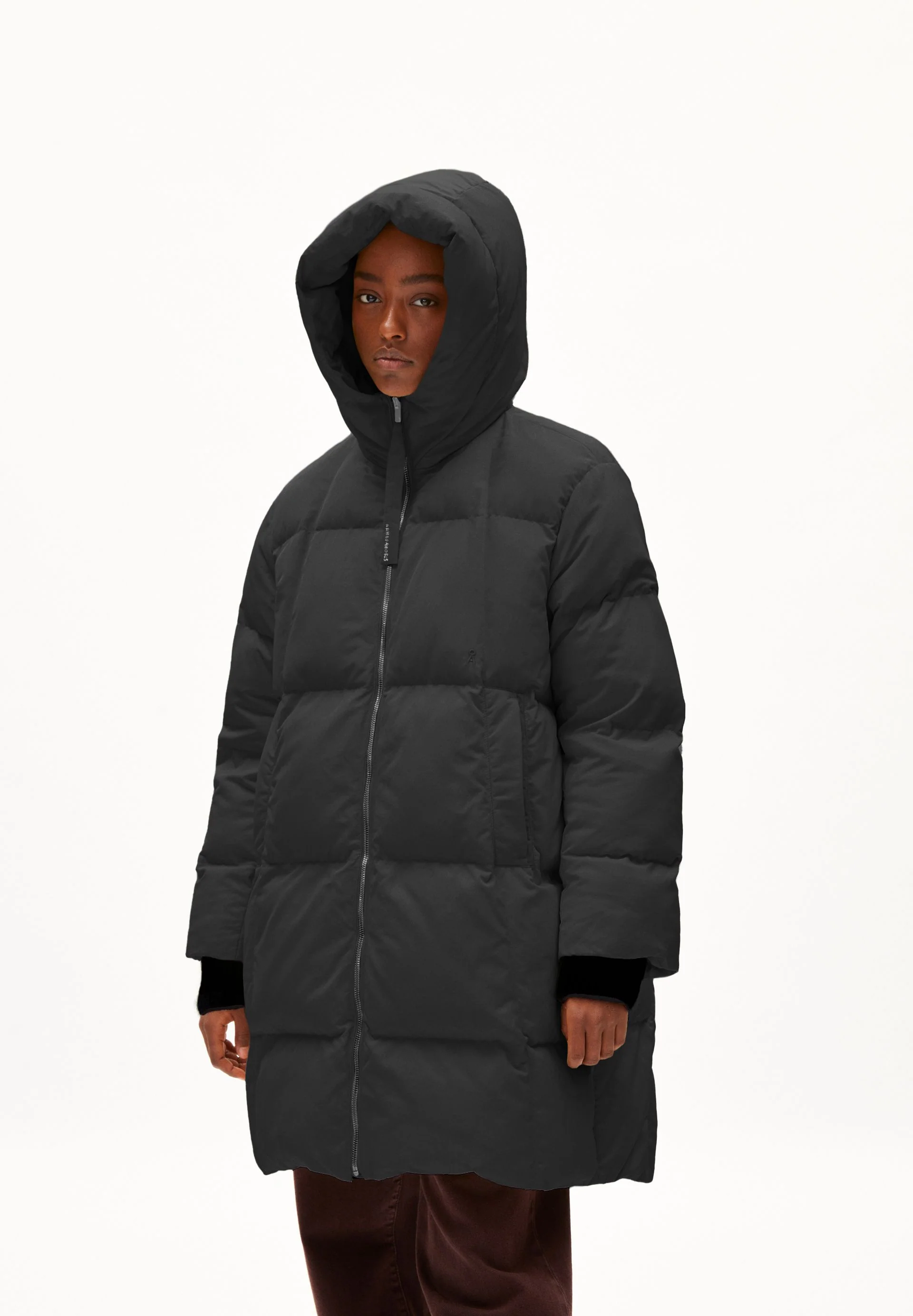 TASILAA | black
