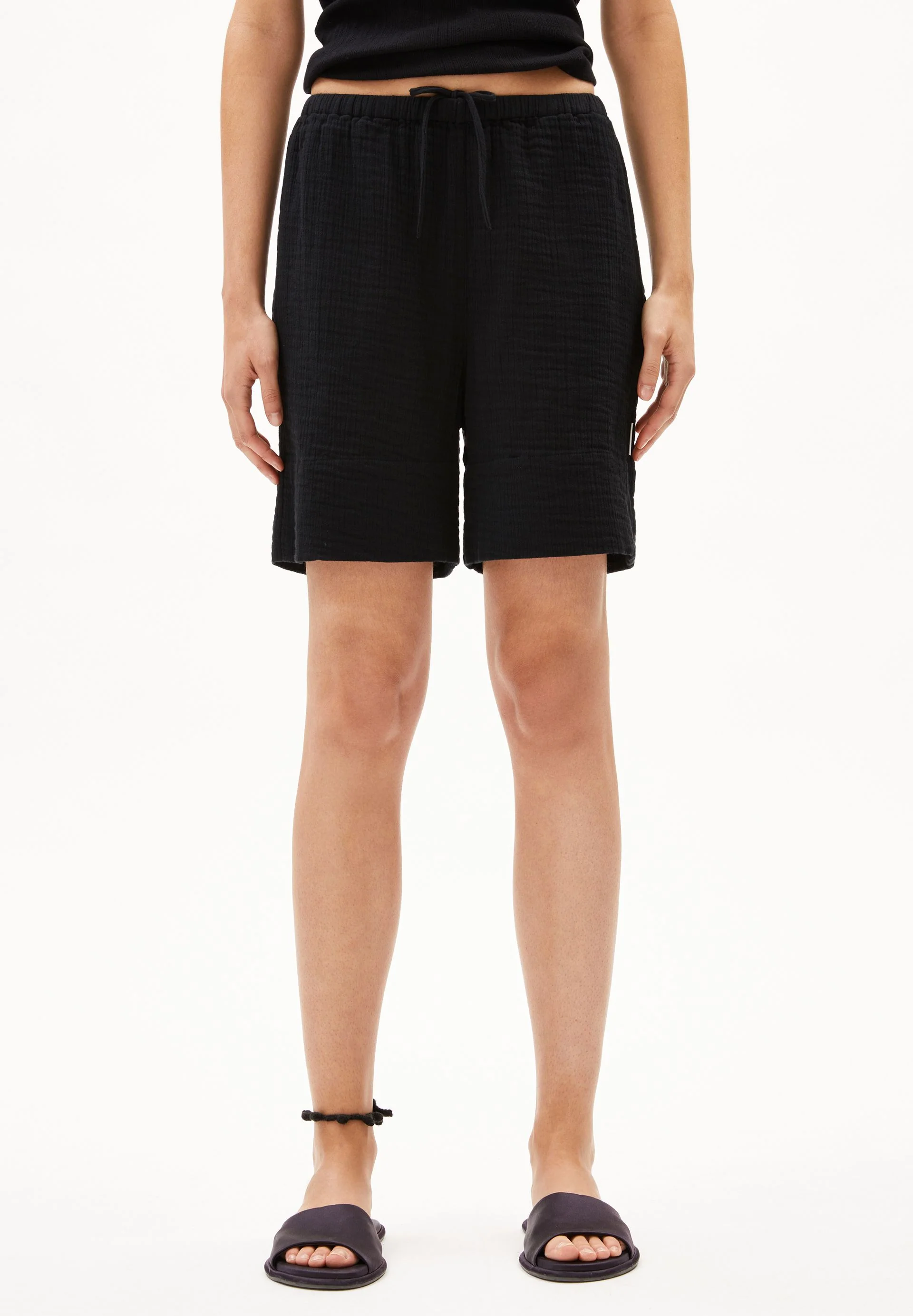 TEONAA MUSSELIN | black