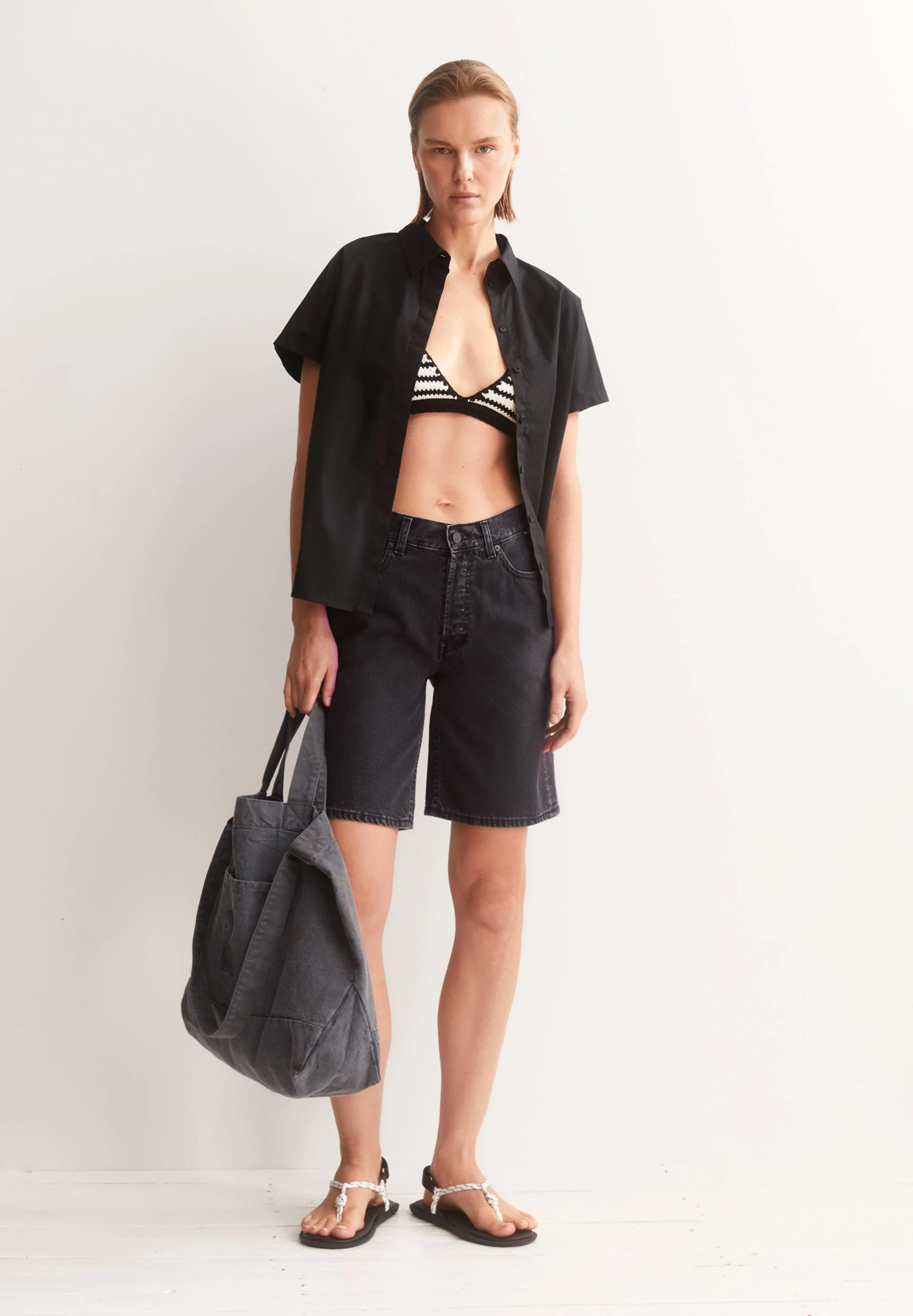 THAALINA MID WAIST JEANS-SHORTS | ebony black - Image 4