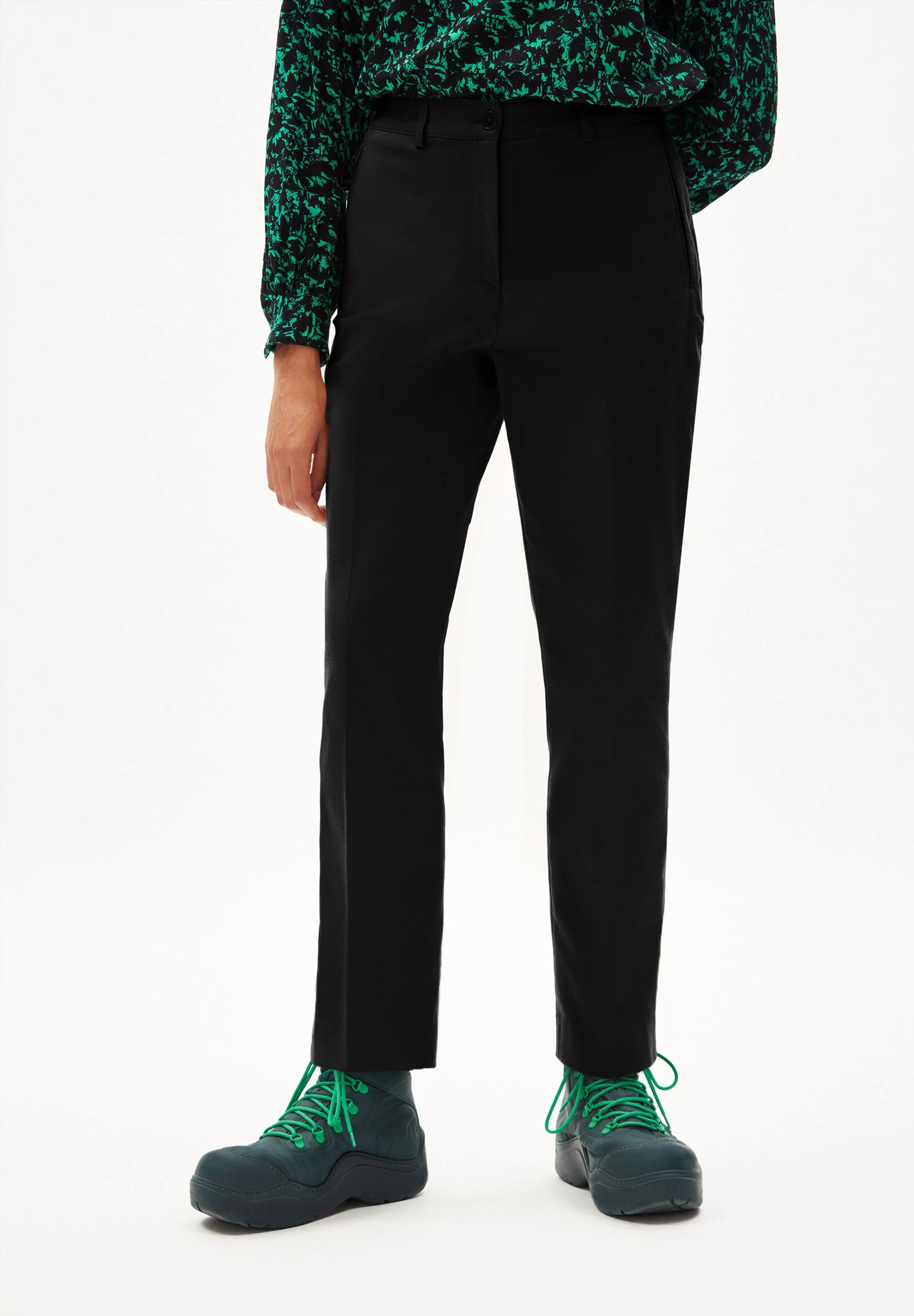 VARMAA BRUSHED | black