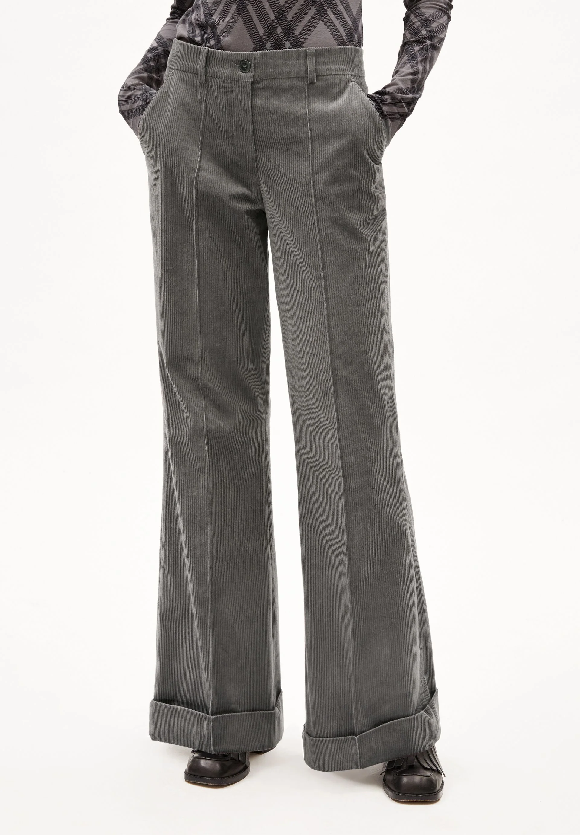 XELLAA CORDUROY | iron cast