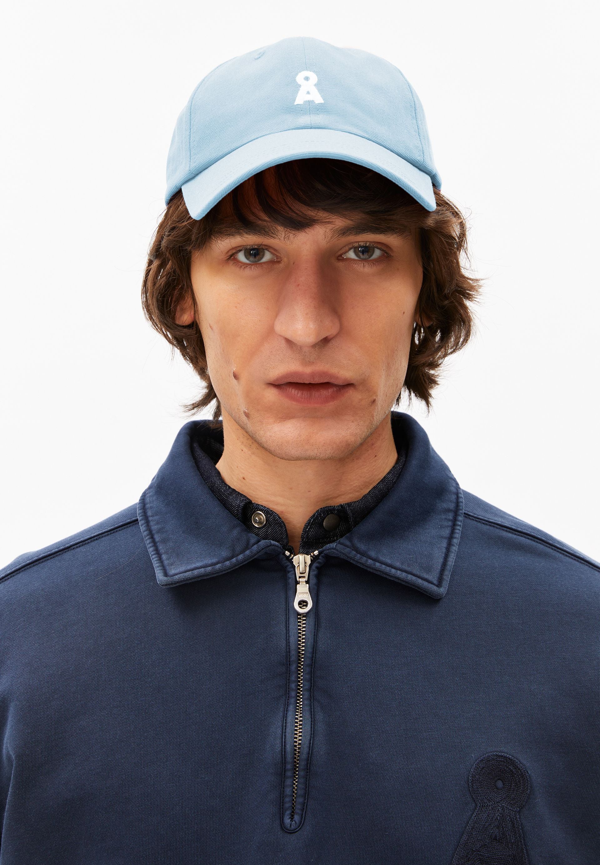 YENAAS BOLD KAPPE | blue glow